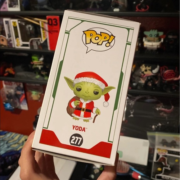 Funko Pop Star Wars: Holiday - Santa Yoda #277 - Picture 4 of 6